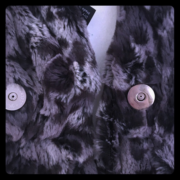 “NWT” Animal Print Faux Fur scarf - Picture 3 of 6
